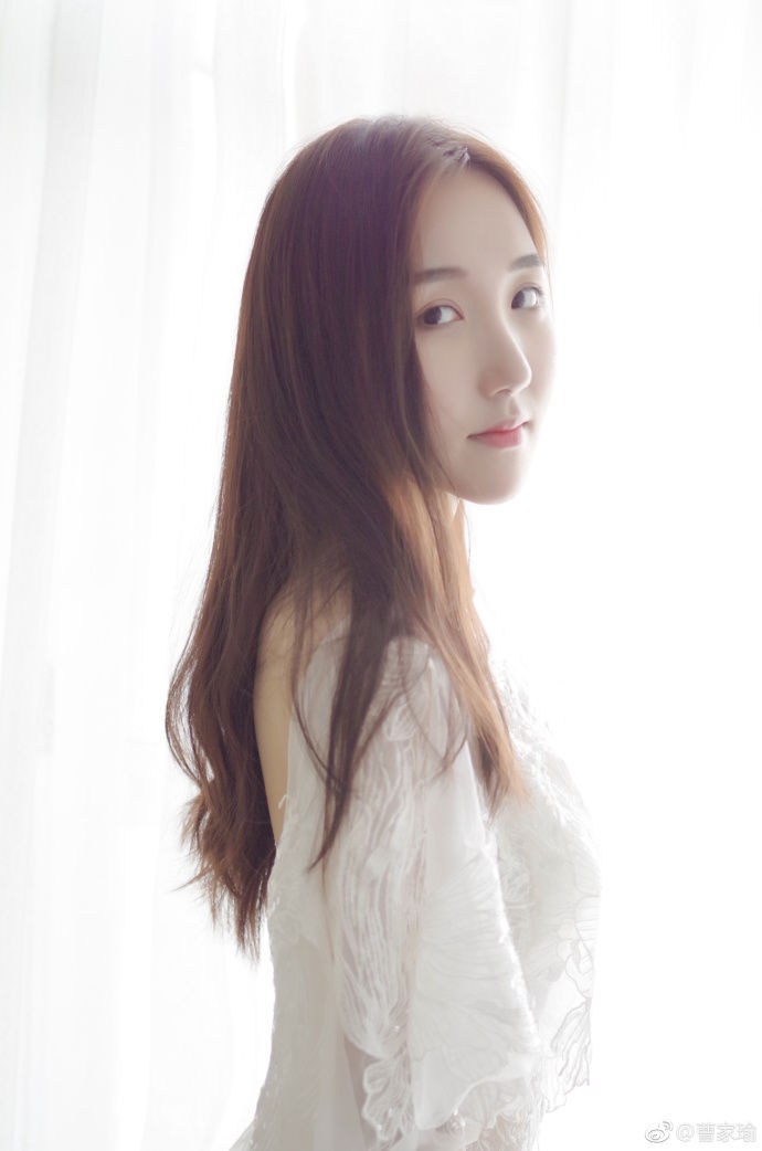 美女约拍 月亮 星星朦胧美女性感出镜