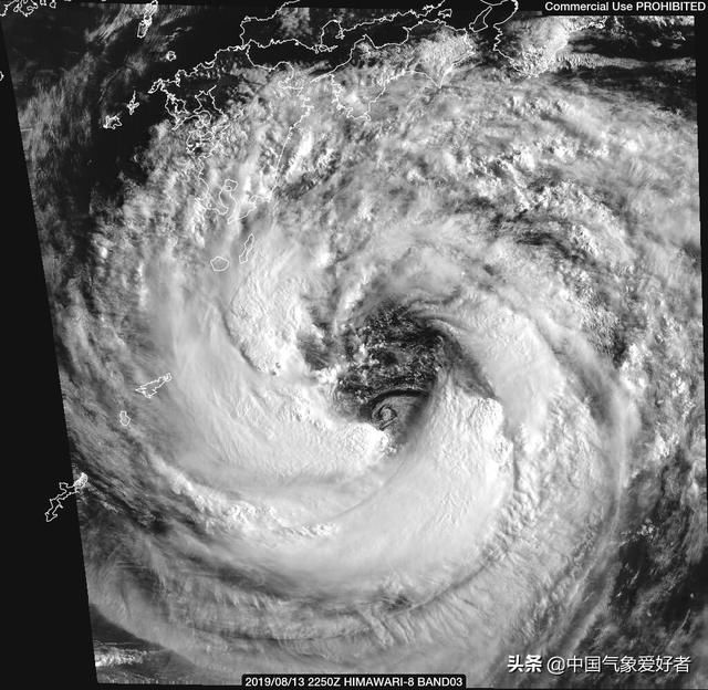 日本要警惕了！台风罗莎逼近但风眼再次扩大，已能装进三个东京