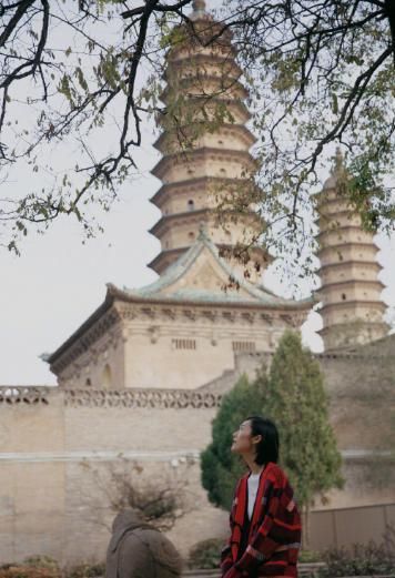 大表姐刘雯来太原啦！双塔寺秀街拍，网友纷纷留言表示想来打卡