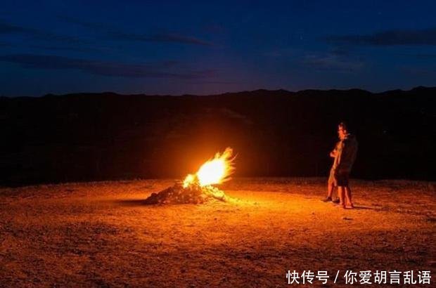 世界上最“憋屈”的火山，持续燃烧了上百年，还被人们拿来烤肉