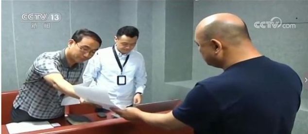 《新闻联播》罕见曝光“保护伞”被查现场，还提到孙小果案