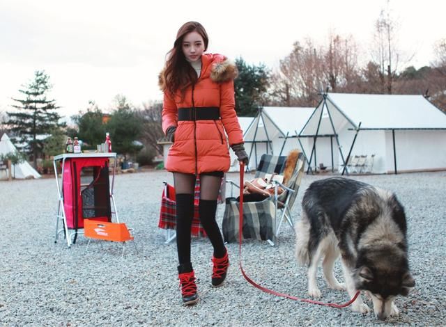 一体式连衣裙，美女身材绝了，什么才是真正“腿玩年”