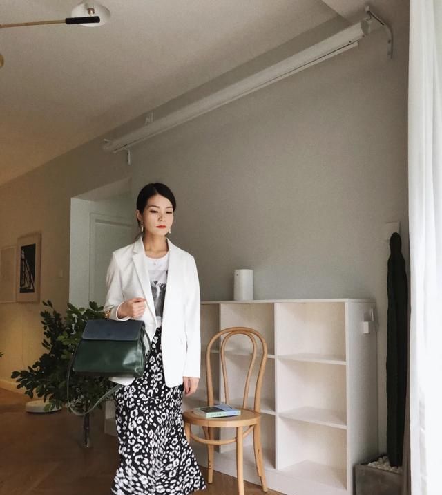  会显得■一衣多穿如何让条纹衬衫穿的不过于休闲