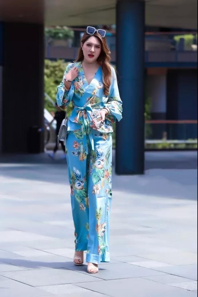街拍路人,艳压群芳的时尚穿搭参考,让你美得气宇非凡