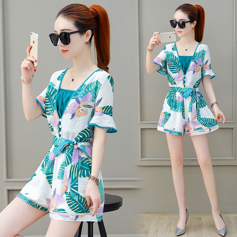 真是刮目相看!同学聚会，初恋女友穿这样“减龄”装，美的我后悔