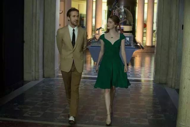 这次我们不谈情说爱，一起来聊聊那些爱情电影中被忽略的时髦搭配