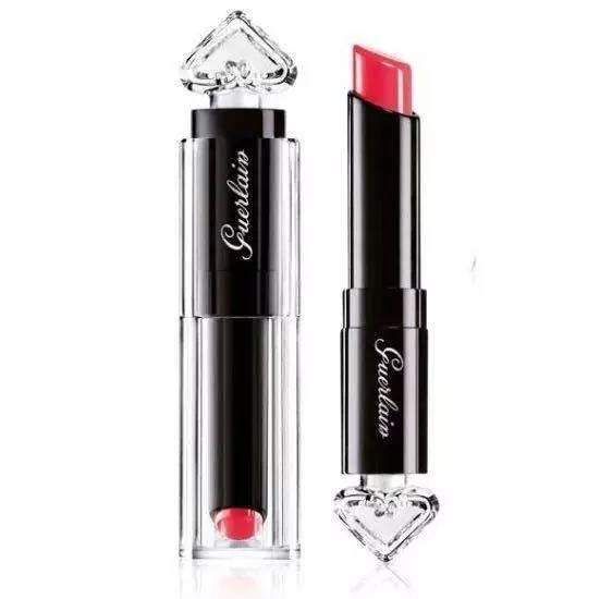 砖红色，吃土色已经OUT了!水红色口红颜色才是今年秋天的流行色