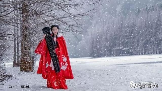 大雪过后的汉中龙池特别适合汉服摄影，不信你看