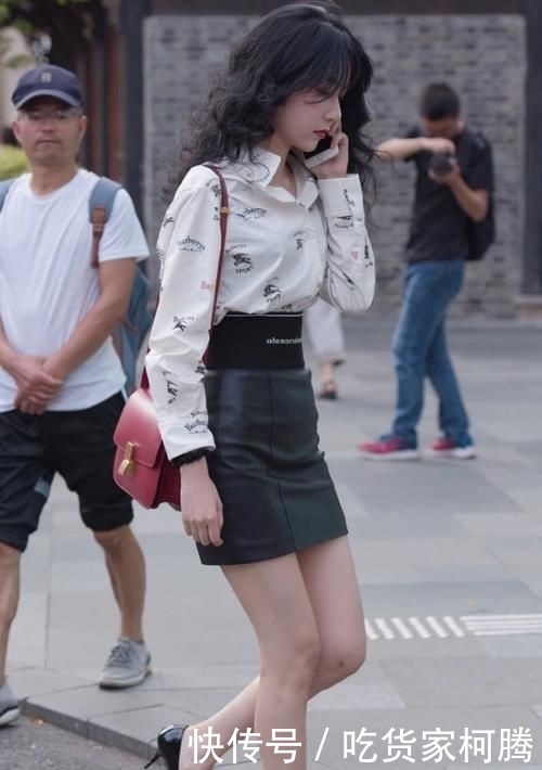  [让小姐姐]清新休闲白衬衫搭配修身半身裙，减龄时尚，身形修长