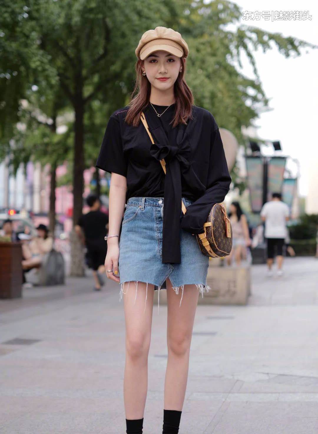 街拍：图六蓝色包臀裙配上红色高跟鞋，穿出成熟性感的女人味