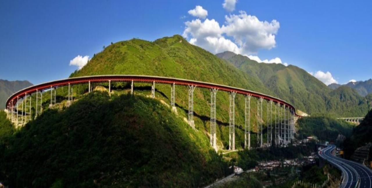 国内“最美”高速路,修建五年才完成,你想去自驾游吗?