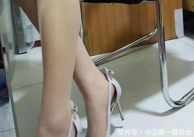 清新迷人尖头高跟鞋，衬托出都市女人的魅力，显现性感的魅力！