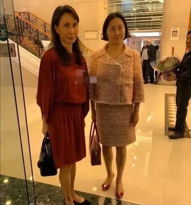  何超琼：何超琼再豪都不装，穿的普通脸没打扮，皱纹多却看着很优雅！