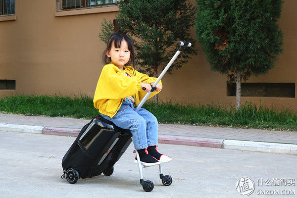 出门带娃手忙脚乱?这款行李箱还真是帮了大忙