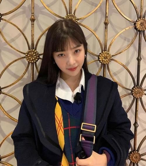  『气质』今年春季流行“叠穿”，时髦又气质，旧衣也能穿出新鲜感