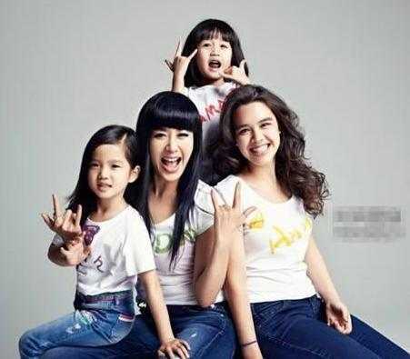 钟丽缇大女儿泳池照流出, 身材火辣程度不输妈妈, 发育的真好!