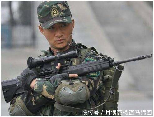 吴京笑嘻嘻回应黑白照事件，附上简短两个字健在