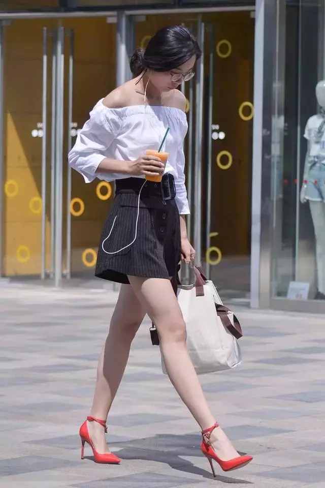 街拍路人，潮流百搭的时尚穿搭参考，让你穿出不一样的美