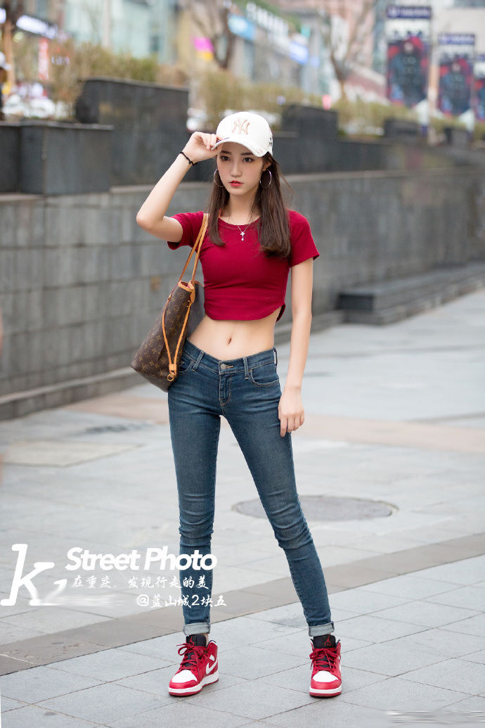 街拍成都:亮眼的清凉穿搭参考，多看看还是有好处的!