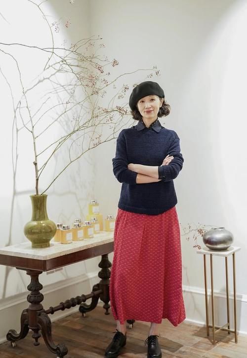  ＂display＂:{＂cicon＂:＂0＂谁说年纪大的女人只能穿碎花裙？精致和优雅，才是她们的代名词