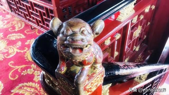 我国岳阳楼里最“不正经”的石狮，游客不由自主笑着想，能镇妖吗