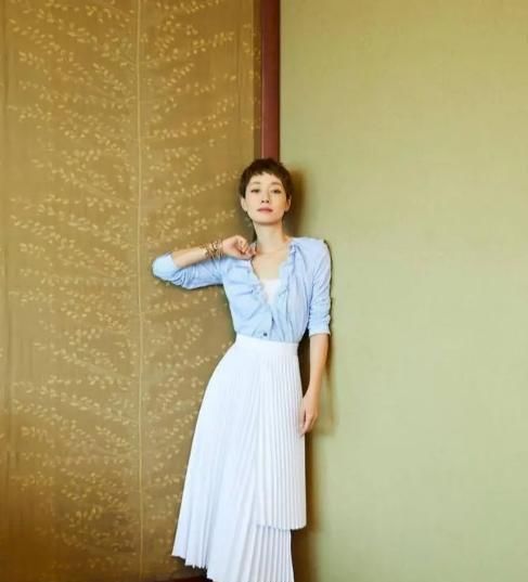  「设计」马伊琍满血归来,穿粉色背心配半身裙美得精致,胖了反而更美