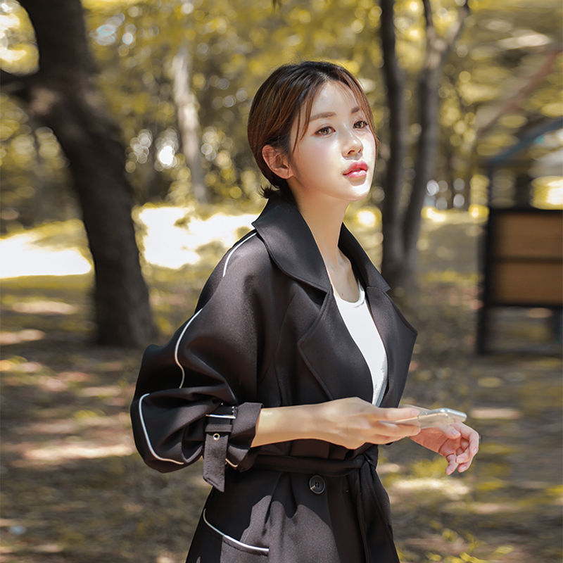 40岁女人秋天别只穿打底衫，今年穿大衣才时髦，宁吃馒头也要买