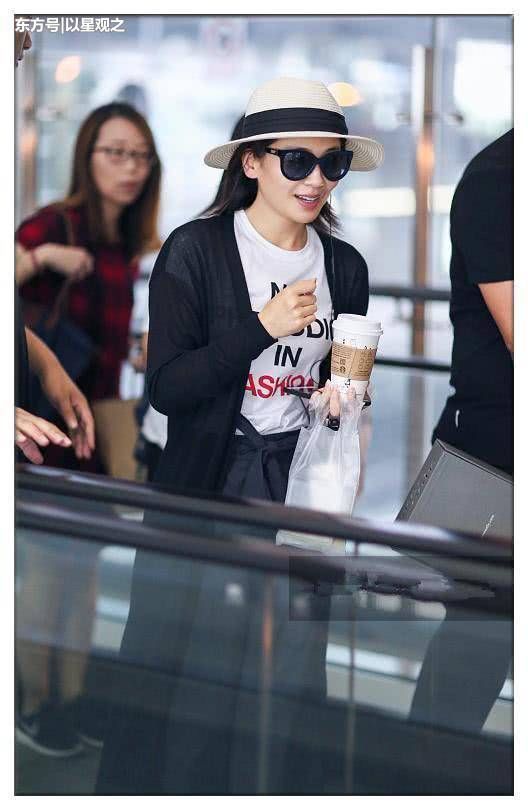 同穿阔脚裤刘涛和王艳,一个沧桑遮不住,这就是真假豪门的区别?