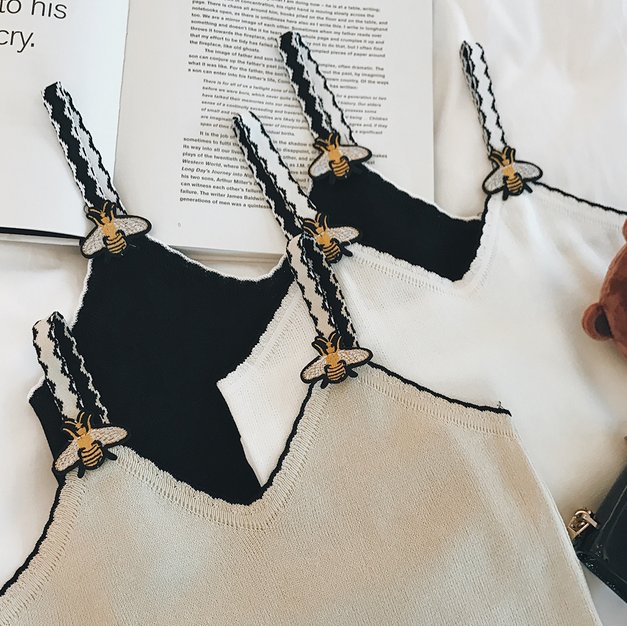 难怪越来越多的女人不穿裙子，炎炎夏日穿这样的吊带背心，超好看