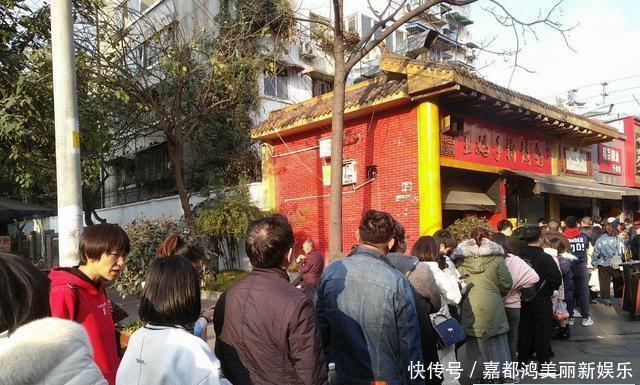 玉林路这家网红店 来成都的游客必会排队购买