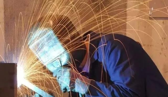  「条件」特殊工种可以提前退休，电工符合条件吗？