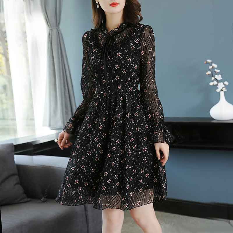 新出的秋装连衣裙，释放女性魅力，不止一点点的好看