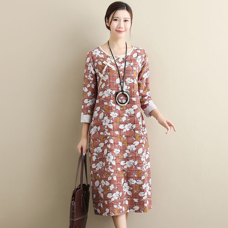 闷热的秋老虎，穿毛衣还太早!不妨试试穿棉麻装，洋气遮肉不显老