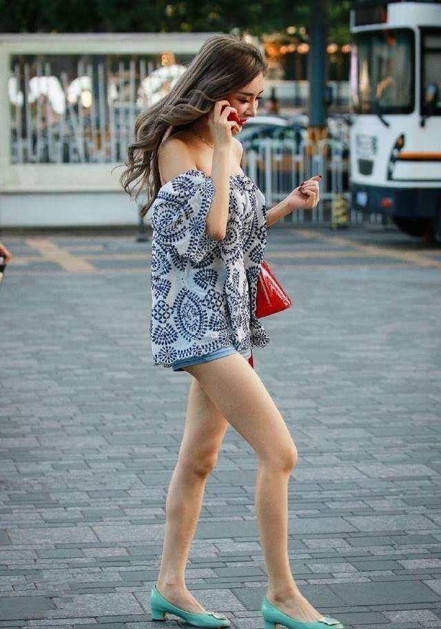  「小妹妹」街拍：知性端庄的小妹妹，用国色天姿形容不为过