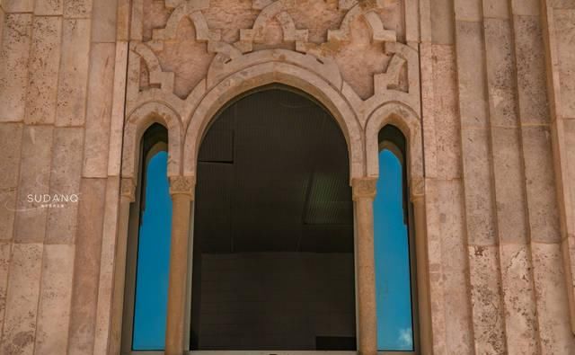 为了国王的梦,3万工人移沙填海,耗资5亿多美元建海上清真寺