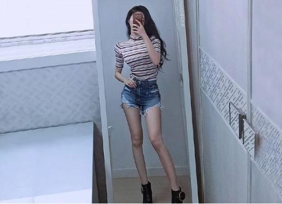 想让腿部显得更加修长，那么请这样穿！