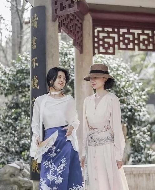  『气质』越简单越有气质,有品位的女人更爱这些简约干净的穿搭,大气漂亮
