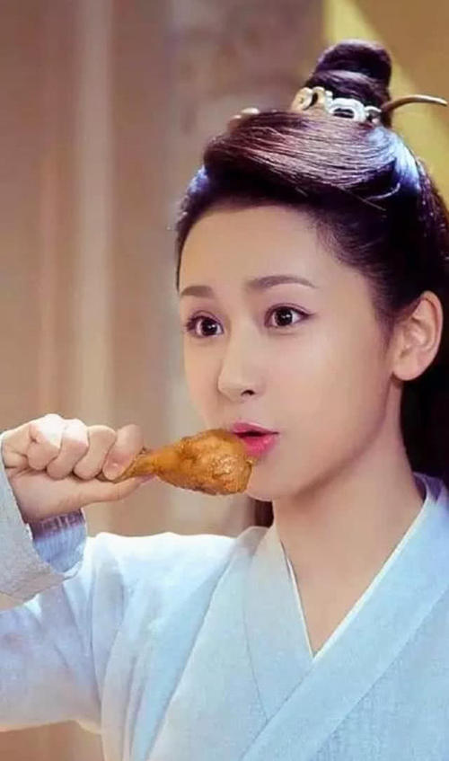 《香蜜沉沉烬如霜》杨紫十六套衣服,第九套最美,最后一套最朴素