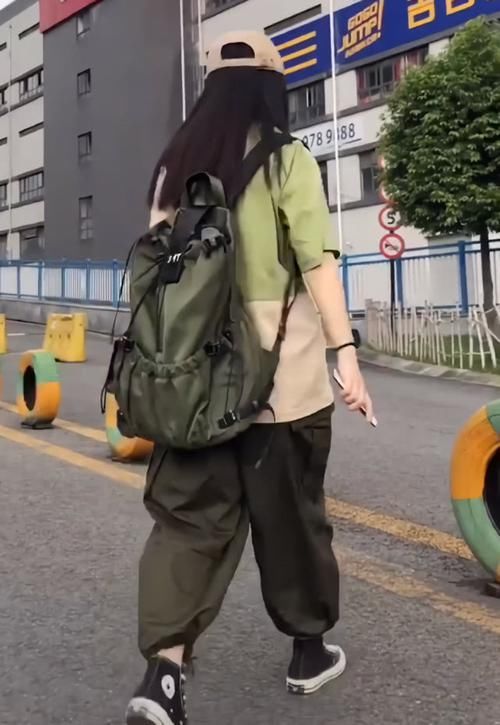  [匡威]一个女生155高，却被人说145，原来是因为用工装裤配了匡威