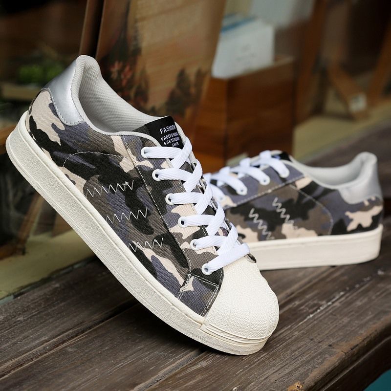 难以置信!中国”解放鞋“畅销海外，引领潮流，国人却偏偏不喜欢