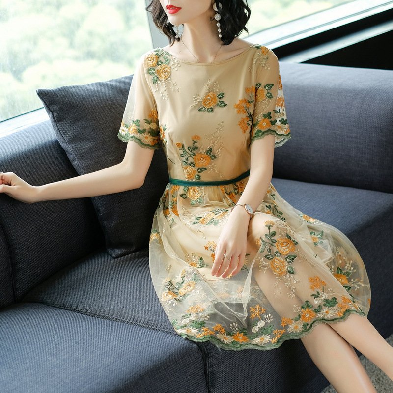 去海边不非要比基尼，穿这“轻风裙”，轻盈灵动，自然随性特吸睛