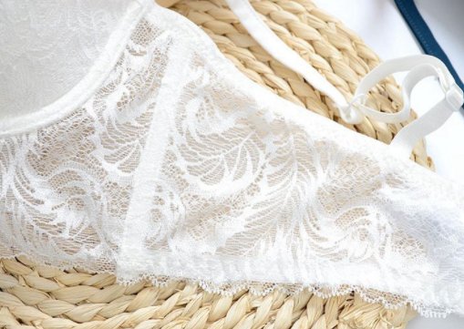 我的天!原来法国女人都爱穿这文胸，也太大胆了吧!简直辣眼睛