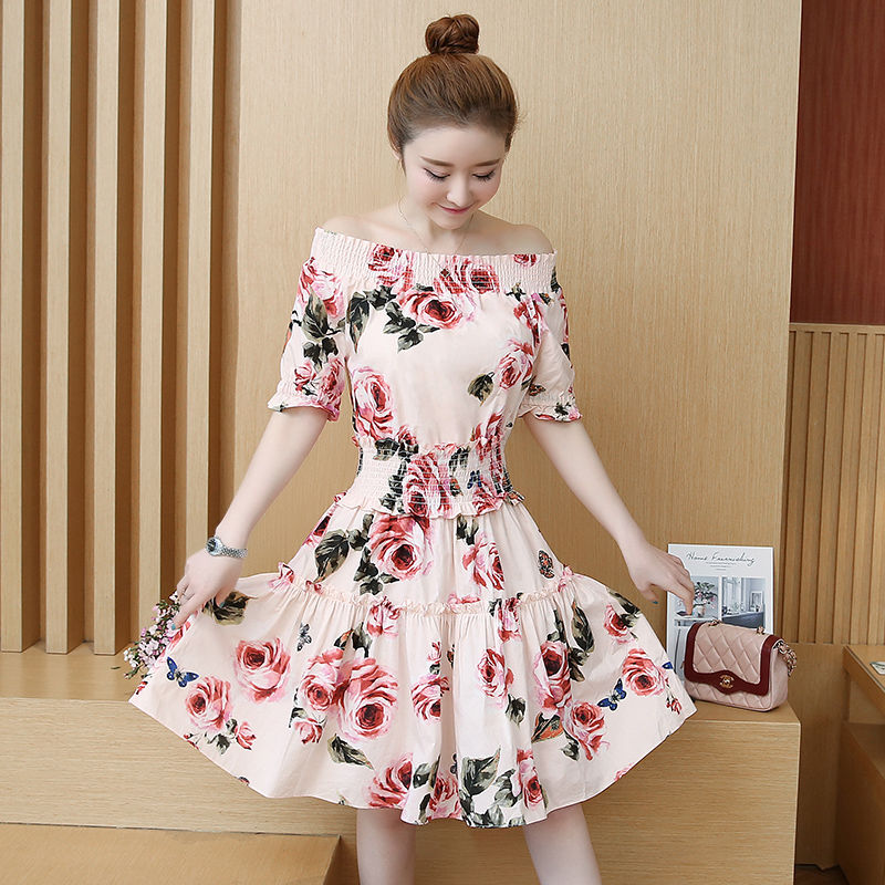 这么好看的连衣裙还是头一次见到，穿在身上闪闪发光