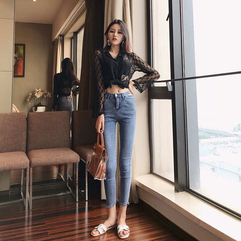 中秋回家!牛仔裤+打底衫，年轻洋气显腿长，美得让人惊艳