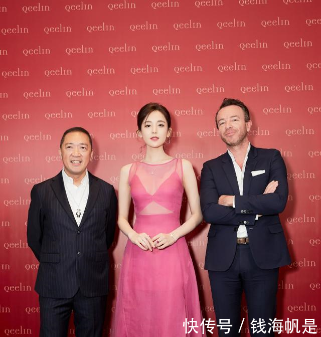 娜扎礼服造型清丽脱俗，性感挡不住，网友美到犯规！