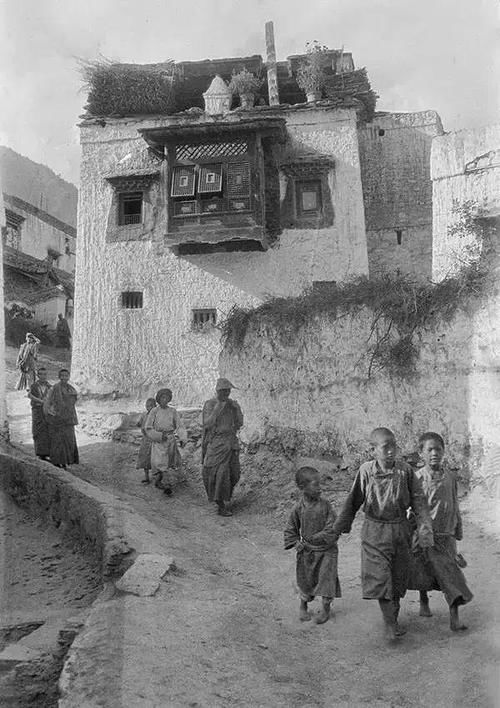 美国一位研究中国的学者，无意中在家里翻出来6000张中国老照片