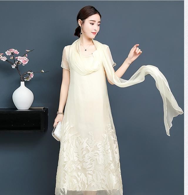 怕热的看过来，今年流行这样的小衫，洋气好看又清爽，忒美了