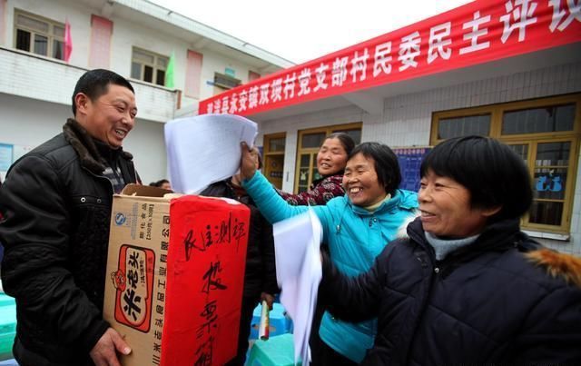 村民都抢着当村干部，村干部月工资标准出炉了！