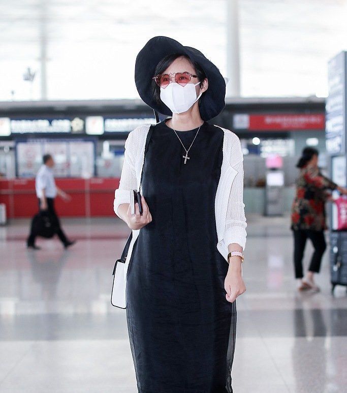  仙女@最近流行一种穿法,叫“奶奶衫+仙女裙”,时髦显瘦,明星都上瘾