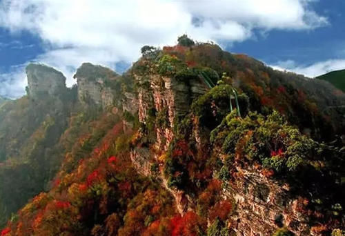 最是深秋时节落叶飘零水绵绵，四川真的是个宝地，风景美不胜收！